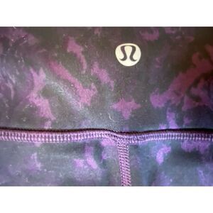 Lululemon Women's Purple Black Patterned Capri Leggings-Size 6 Yoga Gym‎ Pants